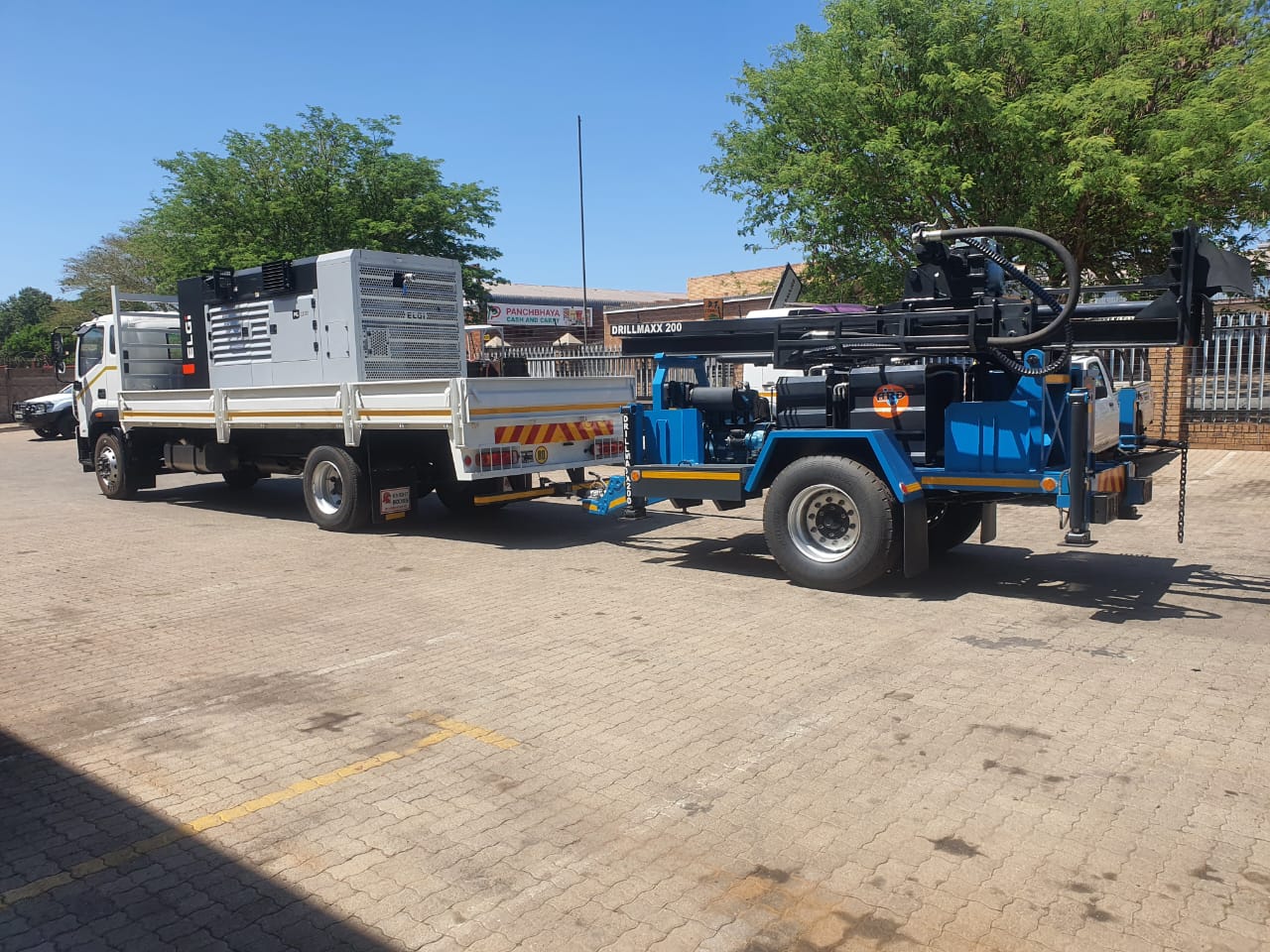 DRILLMAX Trailer DM200 with support compressor Truck